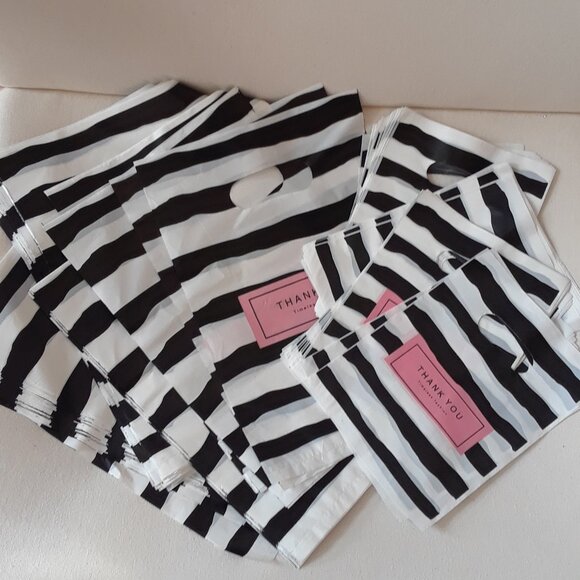 Black & White Plastic Gift Bags  NEW  (170) - Picture 7 of 7